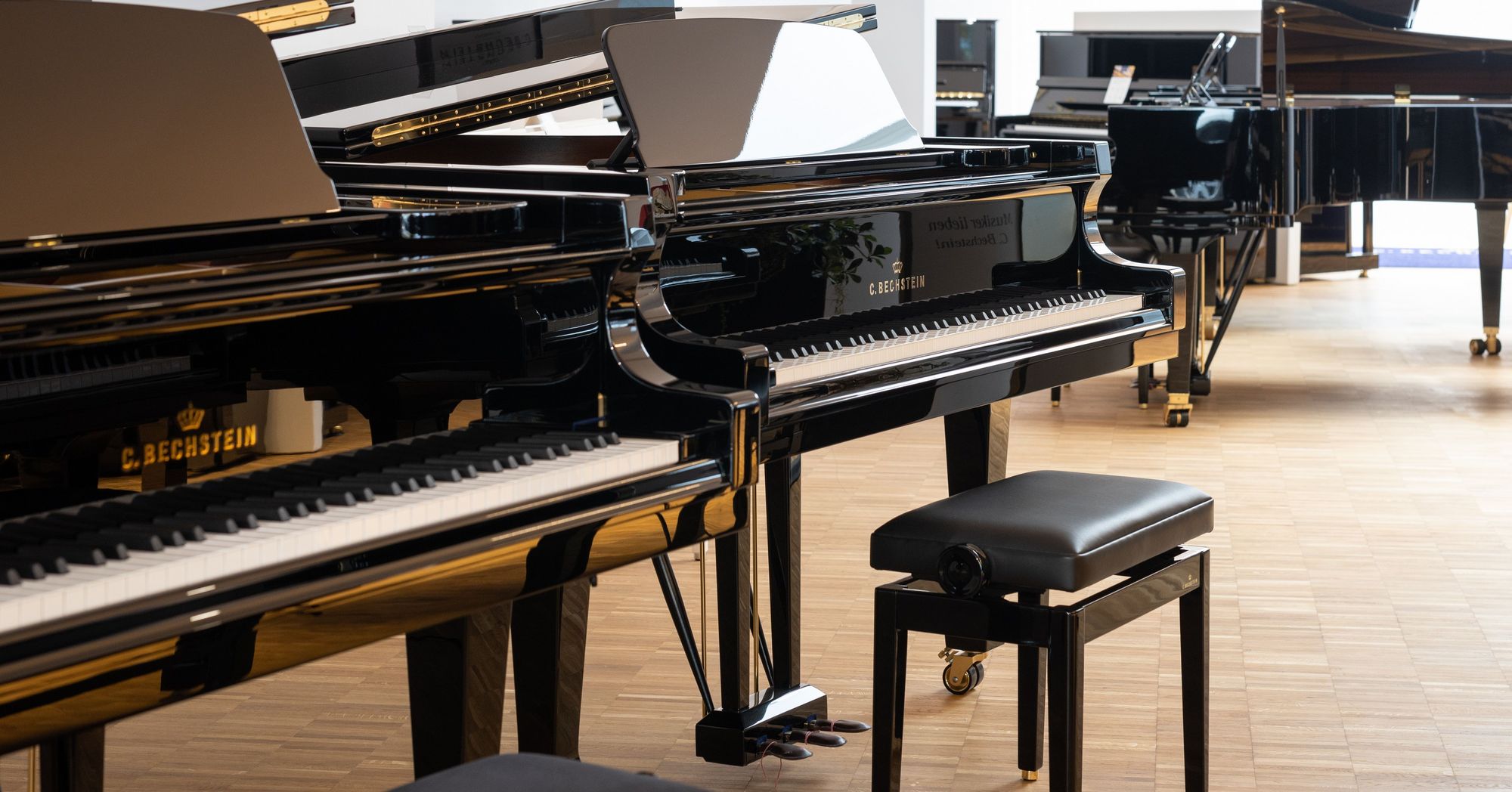 Flügel und Pianinos in Linz • Klaviersalon Merta • C. Bechstein Centrum