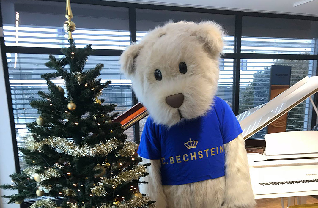 Vánoční muzicírování žáků hudebních škol ve firmě C. Bechstein Europe.