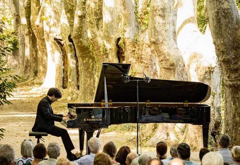 The piano world at summer camp in Southern France – along with C. Bechstein! 