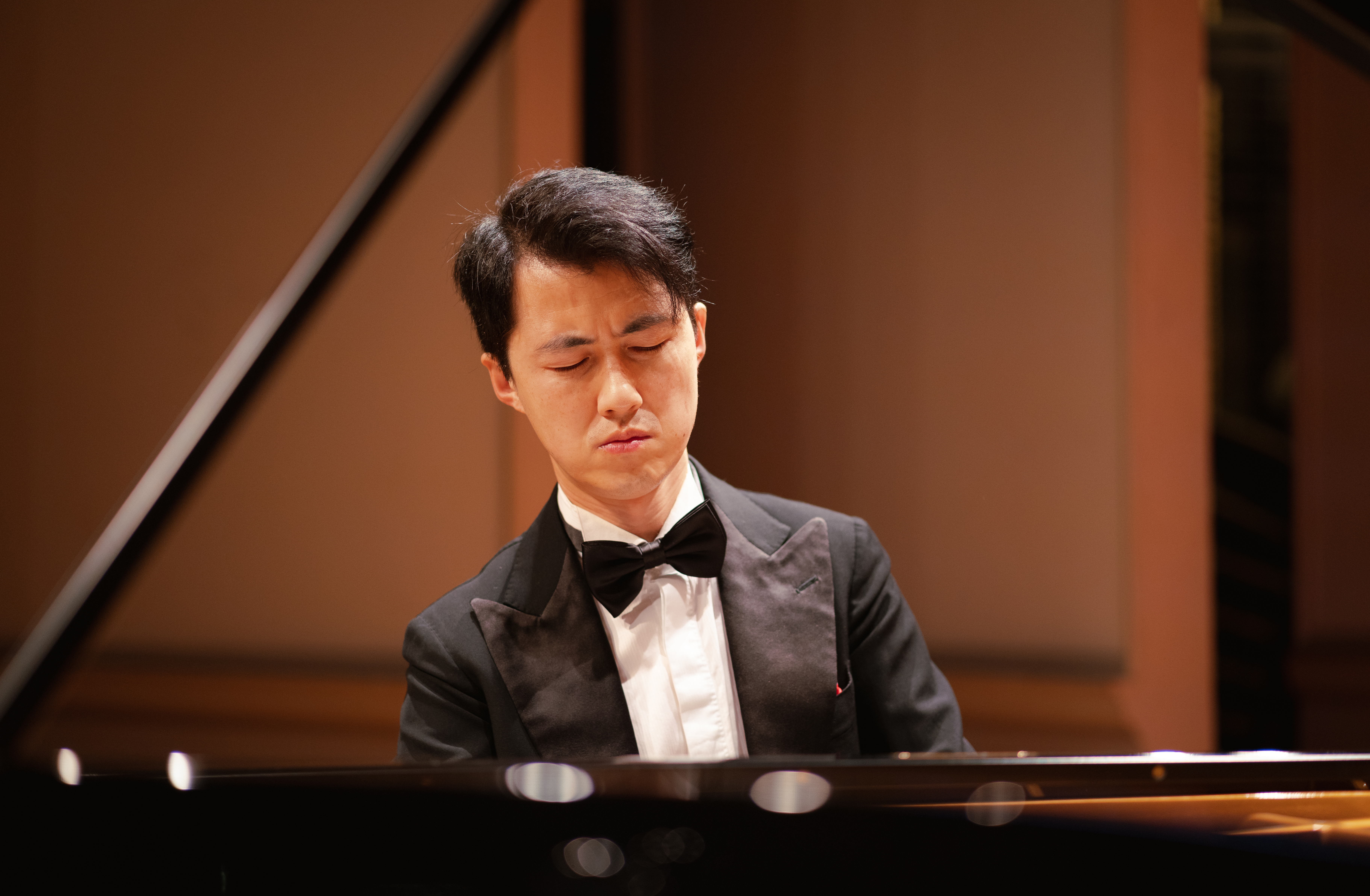 Pianist Haiou Zhang öffnet neue Dimension der Meisterweke von Beethoven und Liszt