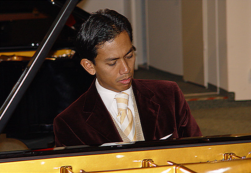 Wibi Soerjadi visits the C. Bechstein Centrum