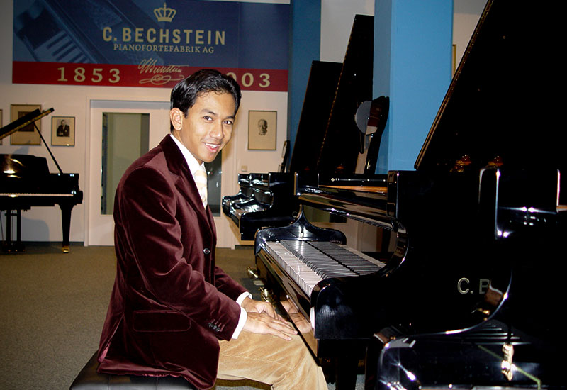Wibi Soerjadi visits the C. Bechstein Centrum