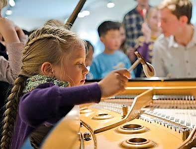 Die kleinen Klavierbauer