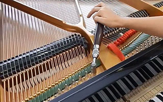 Piano-Reparaturen