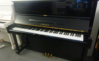 U1 (121 cm) schwarz poliert - Yamaha