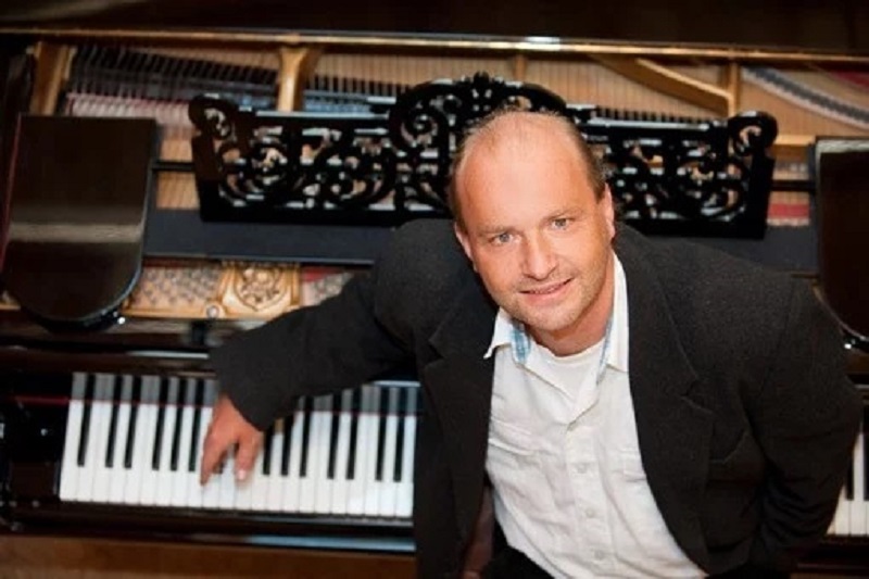 ENDLICH KLAVIER SPIELEN!