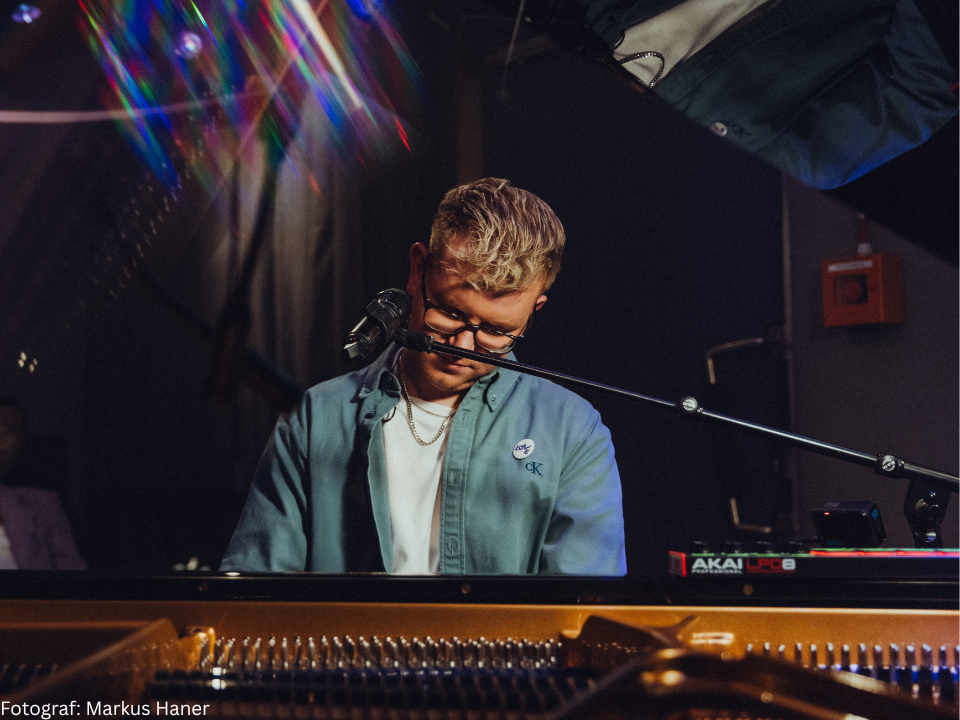 "AT THE PIANO WITH FERDINAND SCHWARTZ - CHRISTMAS EDITION“ 