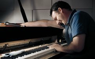 Flugel Klaviere Stimmen In Tubingen C Bechstein Centrum